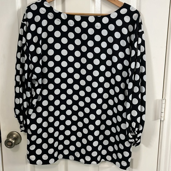 Black and white polka dot blouse. - Picture 5 of 7